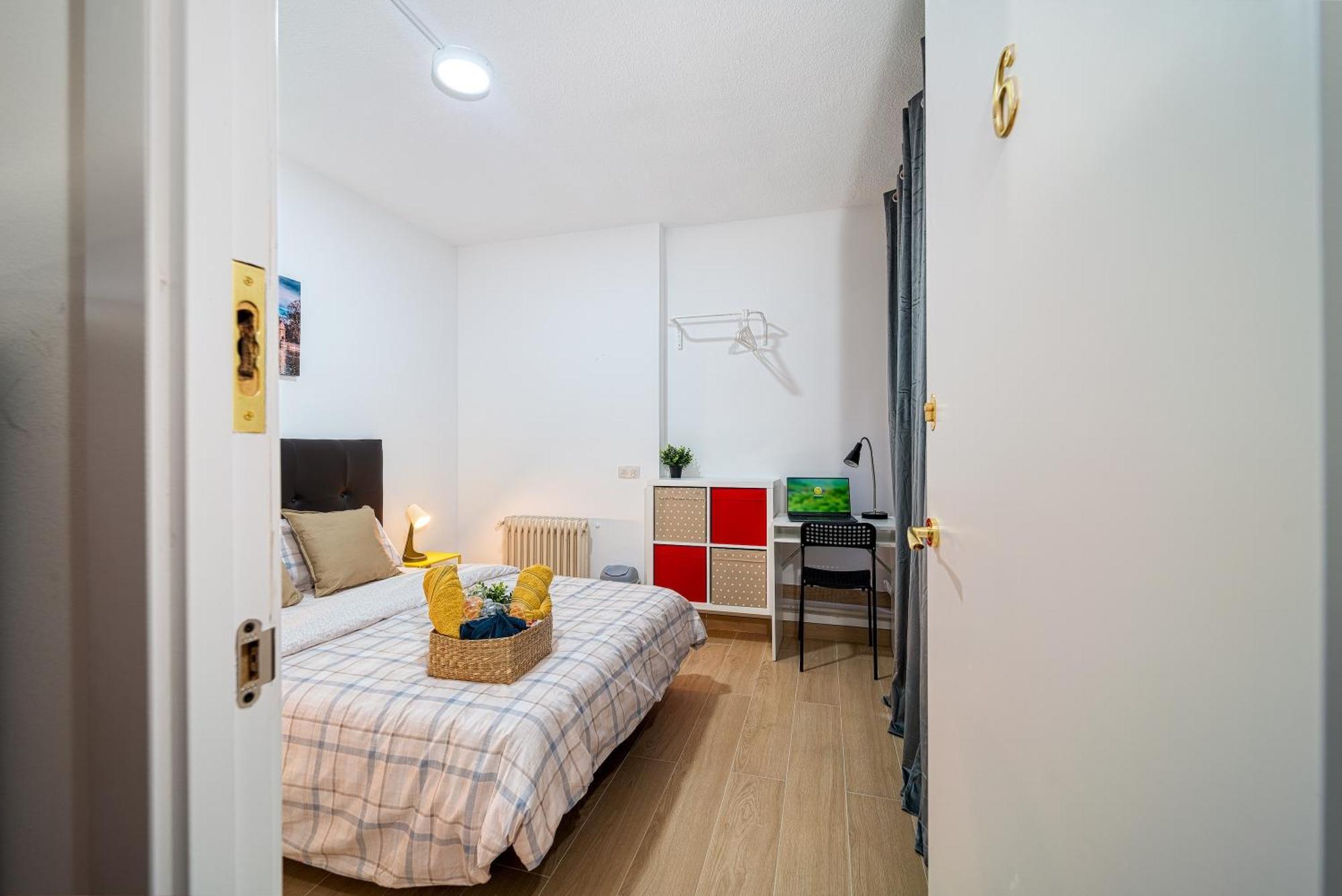 P Casacafe Madrid Calle Carlos Dubois 3 ภายนอก รูปภาพ