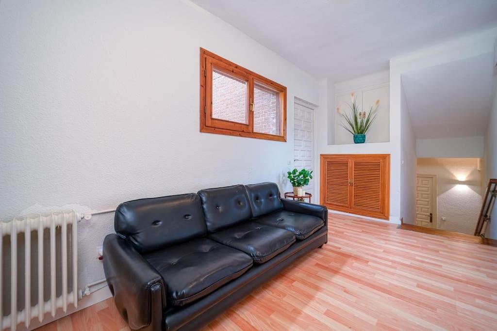 P Casacafe Madrid Calle Carlos Dubois 3 ภายนอก รูปภาพ