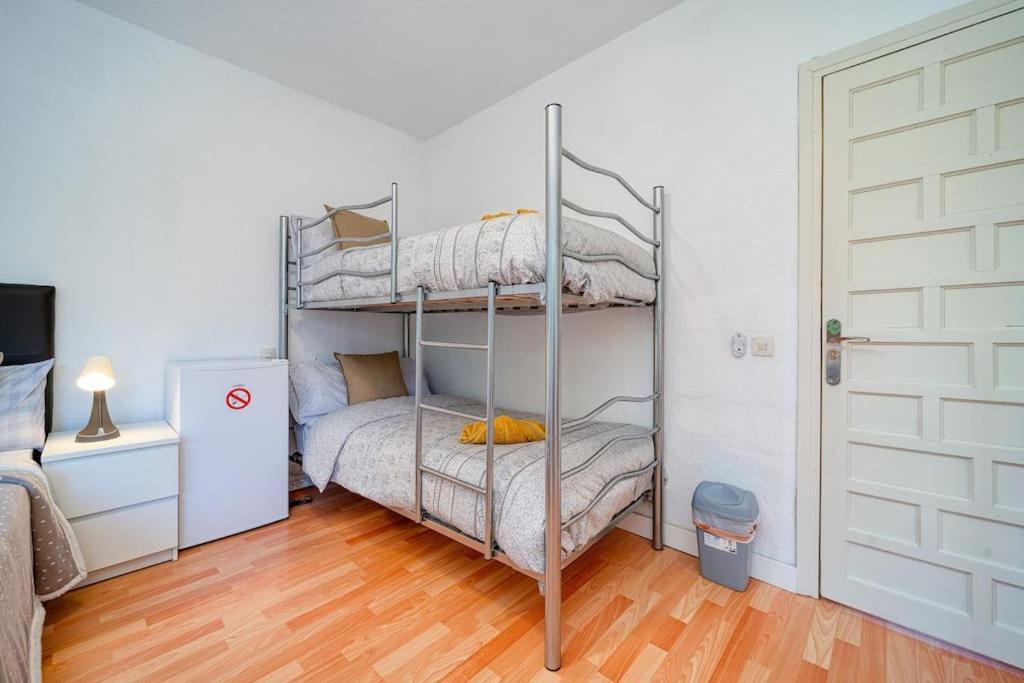 P Casacafe Madrid Calle Carlos Dubois 3 ภายนอก รูปภาพ